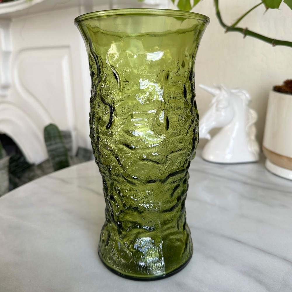 VINTAGE β’ E.O. Brody Glass Vase Moss Green Tall Hammered Flower Container USA - Picture 3 of 10
